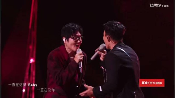 刘畊宏披荆斩棘直播被强光打消失，舞台仅闻其声不见其人