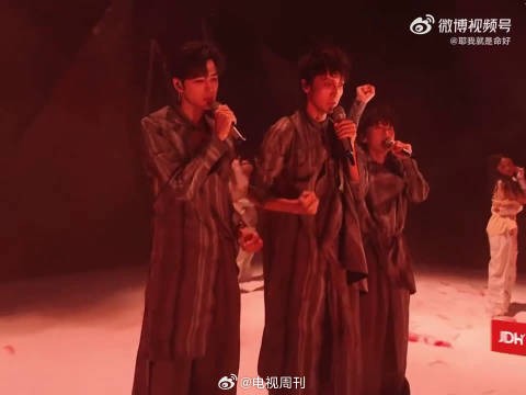 王传君选歌跟着王啸坤的方向走，期待他们交出超炸的公演舞台