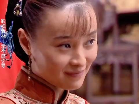 曹家大院众人深陷封建执念，家族在内耗与时代变迁中走向没落