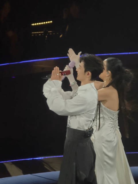 那姐肖战串场聊天片段，在演唱会现场唠家常是正经事儿