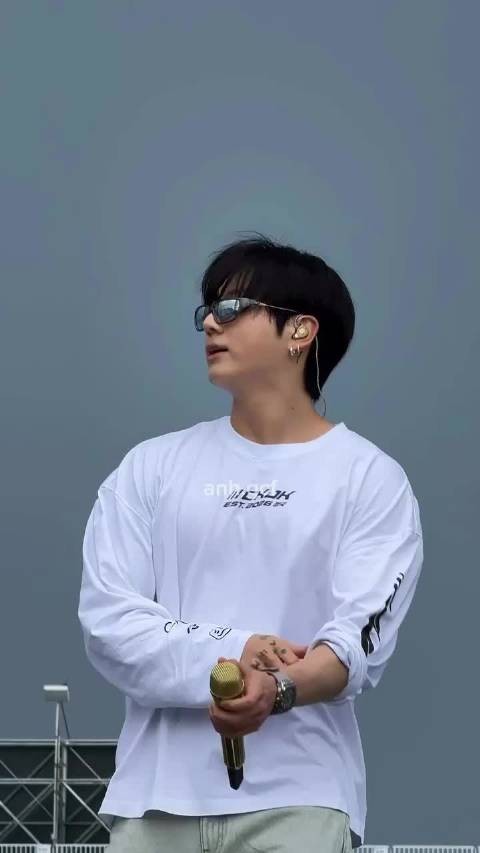 身材真好啊 /ano.gcf 260822 BTS世巡 多伦多演唱会Day1 ‪
