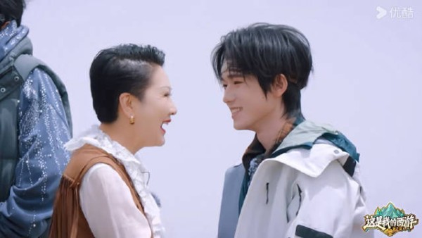 亚轩获赞唱歌好听笑容乖巧,凯丽姐表达喜爱