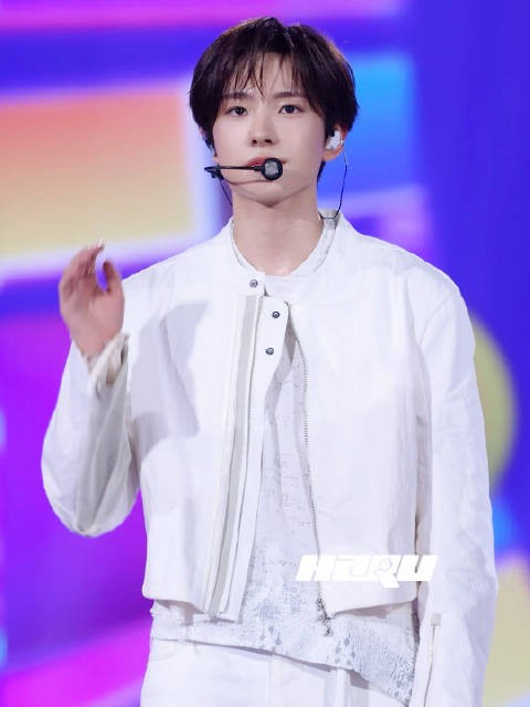 *Yushi 第三个吻痕challenge 开做眼保健操了简直