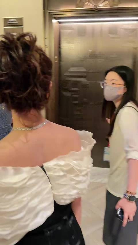 怎么会有这么可爱的人儿啊～～@万茜