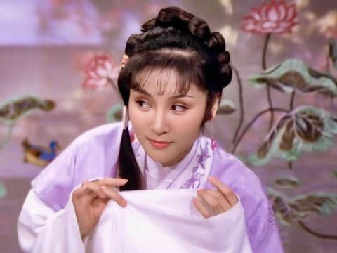 狄波拉的美已足够耀眼，可林青霞登场那一刻，全场光芒尽敛