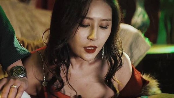 大嫂去收钱被毒f玷污,大哥霸气为其复仇