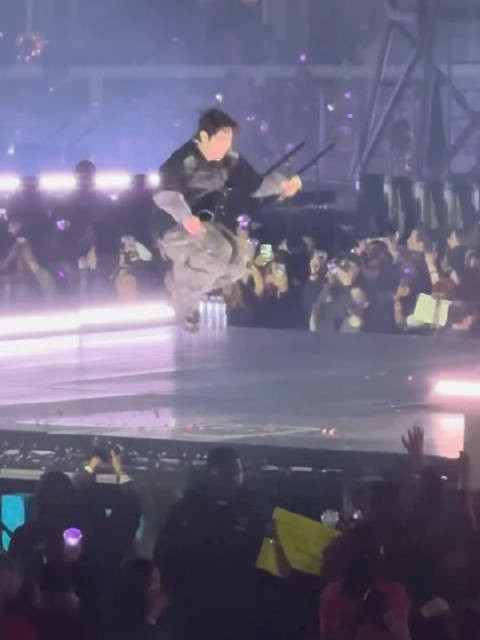 TEAR的时候突然跳起来开始跳舞ww 260823 BTS世巡 多伦多演唱会Day2 
