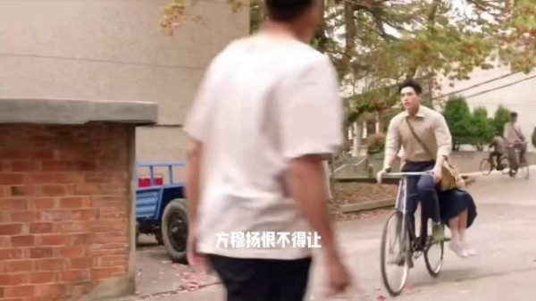 方穆扬恨不得让所有人都知道，他和费霓要结婚了