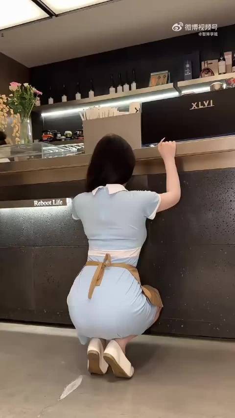 店里来了个新员工