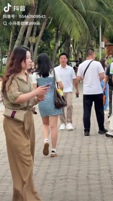 突然送给路人一束花