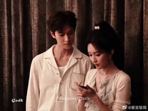 盯着那一秒有什么意思 再多截一帧就要露馅儿了