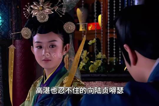 小宫女趁着储君熟睡用发簪划破手臂当做落红，借此飞上枝头变凤凰