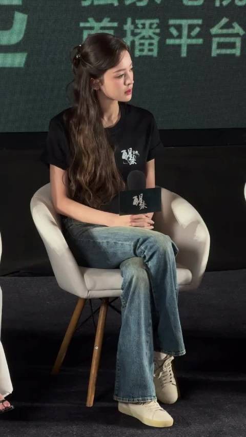 真的被娜扎的骨相狠狠折服！…
