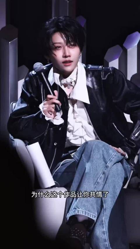 看着她默默擦拭眼泪的画面,屏幕前不少观众也跟着被带动,心里泛起满满的感慨