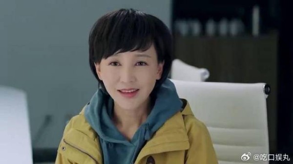 女记者去解决台里的事情,台里十分支持,心里乐开花