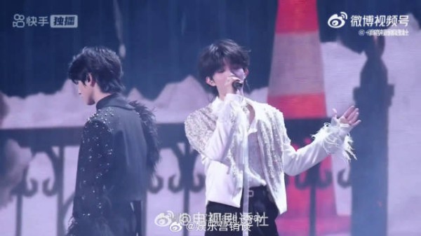 沉浸式感受二周年演唱会，朱苏双人舞台《一万遍》让人反复回味