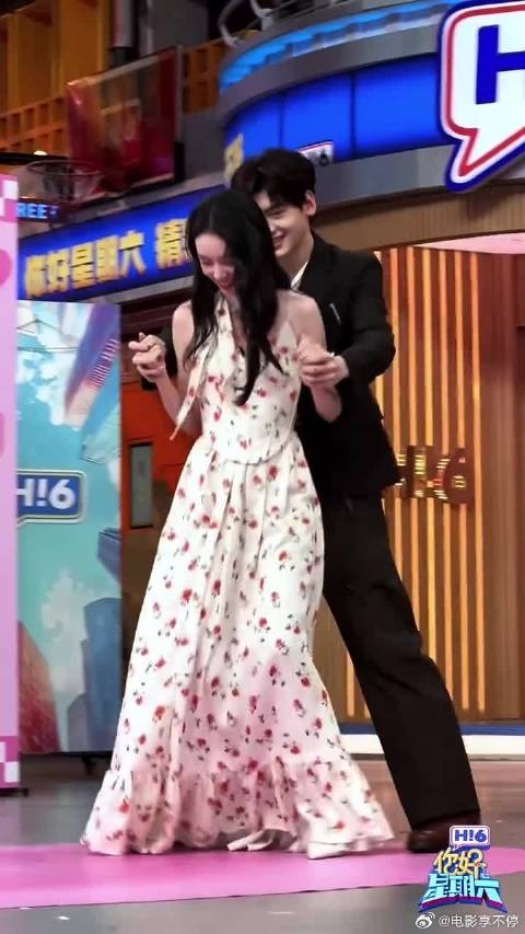 周也翟潇闻这一搂太甜了