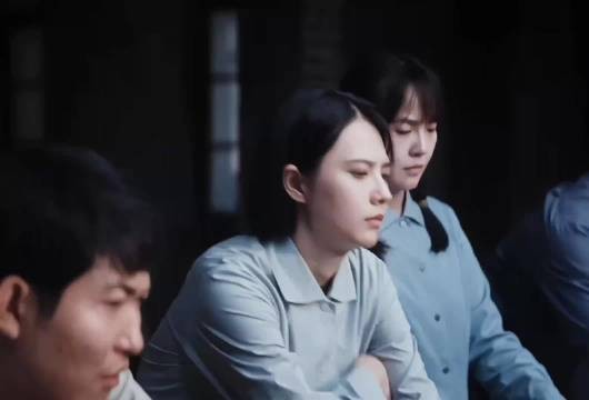 真绷不住了因为枪套太旧了,直接把证物的枪套给它换了