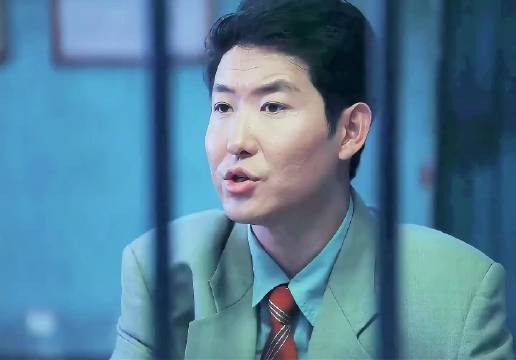 陆则铭:桌子一拍气场全开!