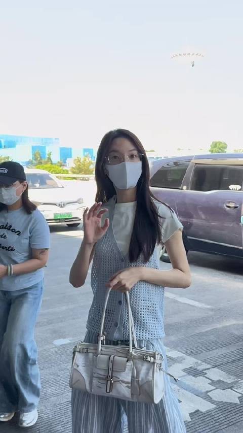 今天早上的瑶瑶!第一次去线下见,下次还见!此女太温柔了太萌了!