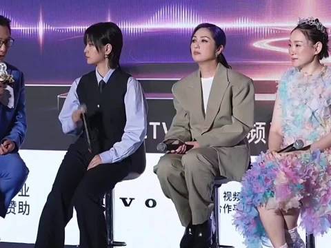 两种方言无缝来回切换,氛围感瞬间拉满,综艺效果直接拉满
