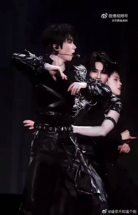 连唱8首情歌零失误,跨曲风演绎照样出彩,这是什么实力vocal 张真源