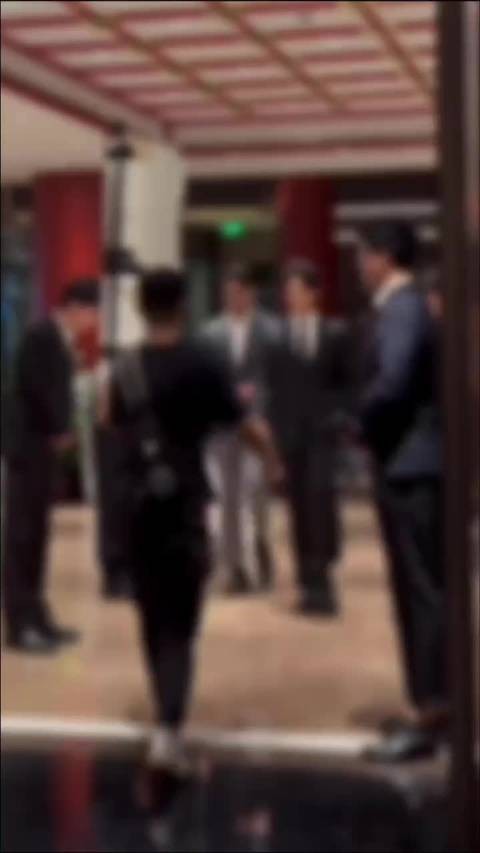 戏内高冷霸总,综艺里腼腆拘谨,连本人都在发愁,这种处境还挺现实的