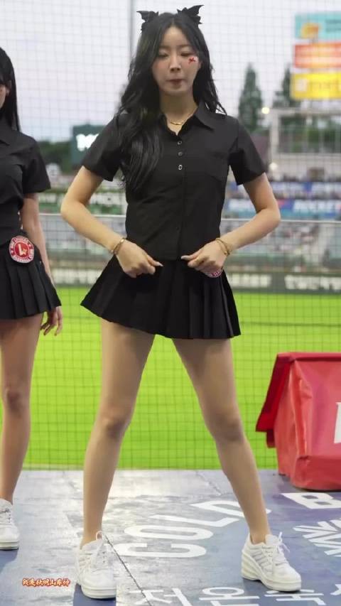 韩国的拉拉队小姐姐跳舞真养眼，感受下什么叫活力十足