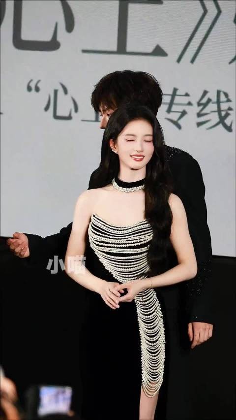 魏哲鸣刘些宁的体型差也太美妙了,嗑到了嗑到了