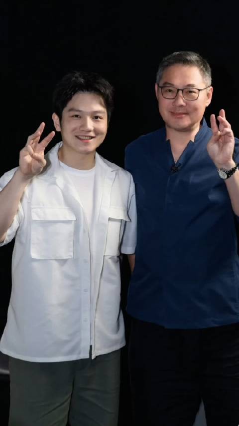 大厨张嘉裕谈初见樊振东!听取哇声一片,冠军就是不一样,厉害厉害