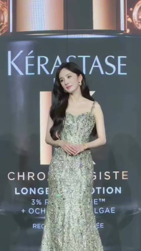 今天出席线下活动的杨幂!鎏金女王!