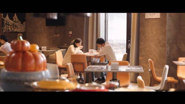 林晓晴和男子一起吃饭 父辈的荣耀|林晓晴|张月