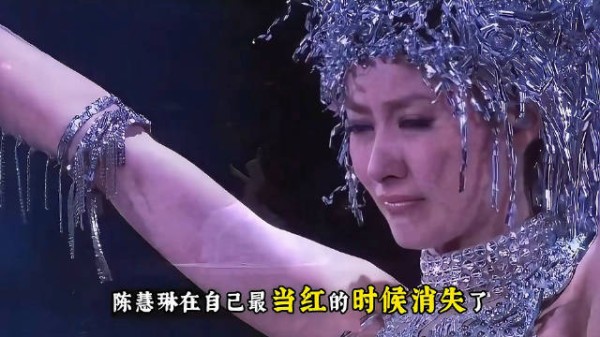 家里有钱的美女， 顶级设定 ，混娱乐圈能少吃很多苦