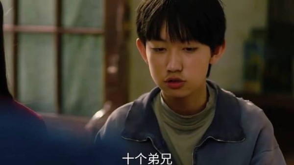 那个年代家里有十个兄弟,在村里可以横着走