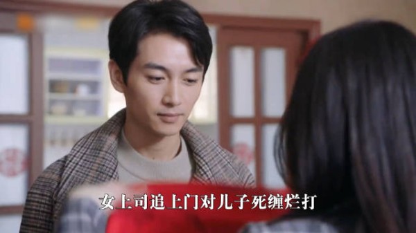 “绿茶追上门对儿子死缠烂打,不料全家心里只有准儿媳,绿茶成小丑”