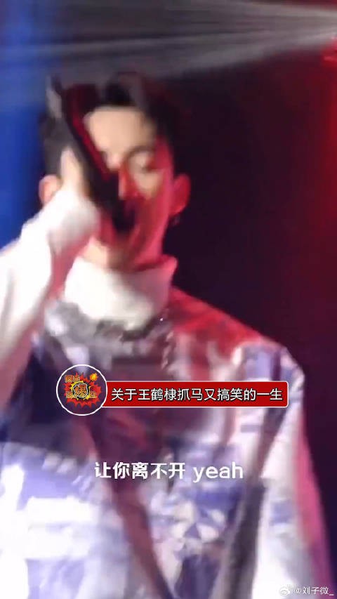 关于王鹤棣抓马又搞笑的一生,网友偶遇王鹤棣miniKTV唱歌,甚至还有手势律动