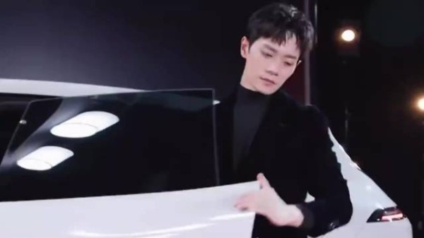 白衣执枪赴江湖!曹骏《披荆斩棘》断层第一!属于沉香的时代回来了!