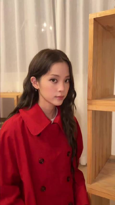 欧阳娜娜真的审美很高级,和李维嘉这样的抽象主持人一起,不知道会聊点什么呢