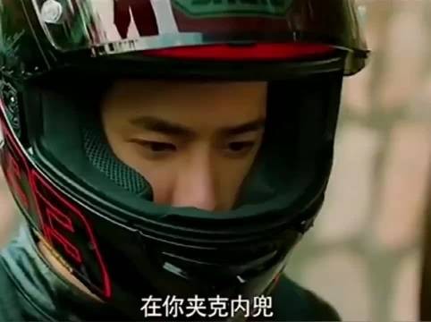 美女以为他不敢,结果小伙一段操作,美女都傻眼了!