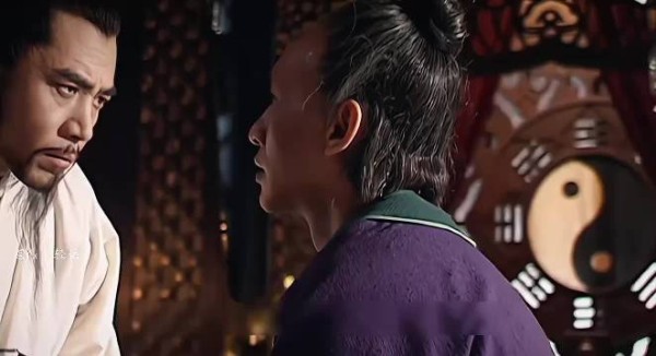 在大明王朝1566里,杨金水是怎么坚持住装疯的呢?