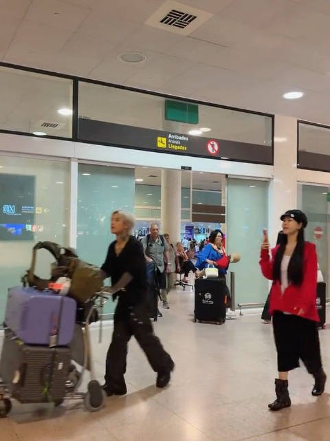 傲娇美殷世航已到西班牙, cr.抖小姐