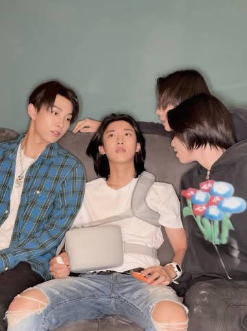 I forgot my airpods ᖰᖳ 一个团出了四个Bieber