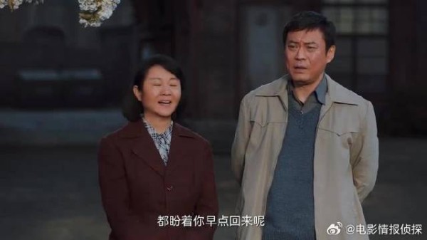 大力发了大财，回到大院给人发钱，派头太足了