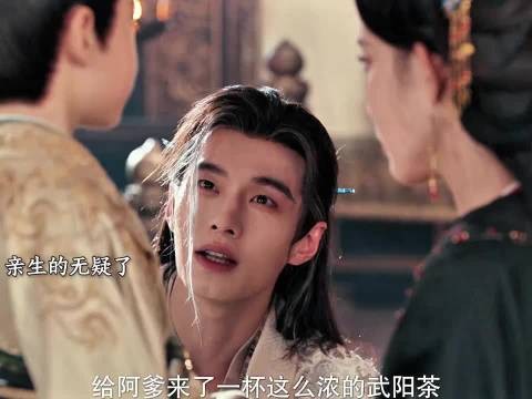 遗传基因太强大 小金鱼比他爹还爱演 ！
