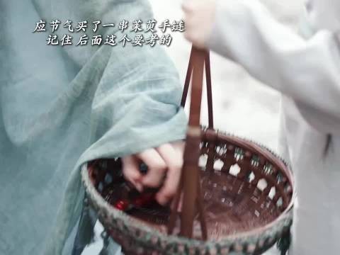 群主身边的婢女是真的有身手的，而不是在旁边呆呆的看着