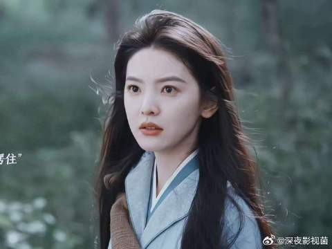 “青梅竹马,她逃他追”