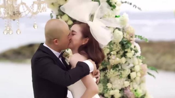 谁能治好包文婧恋爱脑，交往10年求婚40次，整日担心老公被抢，（瓜田说书）