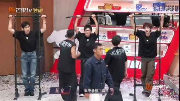 看完单杠比拼属实吃惊,颜安拿下第一,果然认真健身减脂才会有好状态