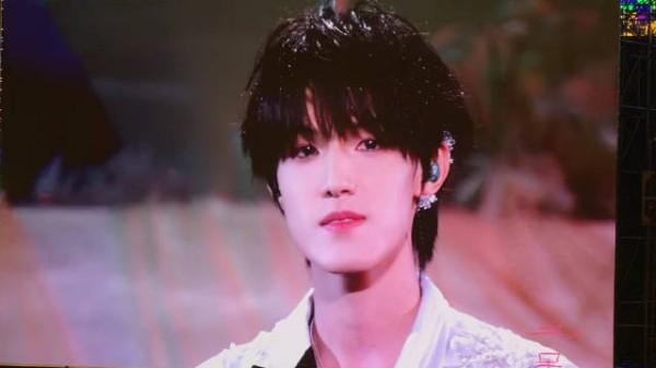 张泽禹TOP登陆少年徐州演唱会day3演唱《我+借过一下》solo舞台