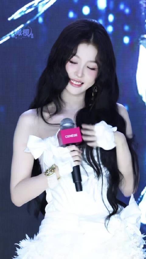 今天的虞书欣完全月光女神来的呀 一点不让大家情绪落空